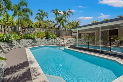 Image de Modern Family Home – Saltwater Pool, Near Robina