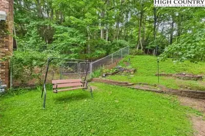 Image de Mountain house near App State Stadium