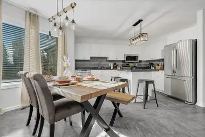 Image de Home Theater•Luxury•9 mins to Wem•Games Room•Entire 4 Bedroom Home•King Bed