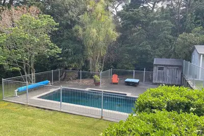 Image de Family home with sleepout & pool. Proximity to stunning beaches & vineyards.