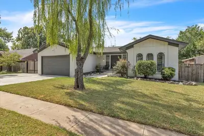 Image de Spacious 5-bedroom house in Norman Norman Luxe Retreat. Pool & Hot Tub sleeps 14