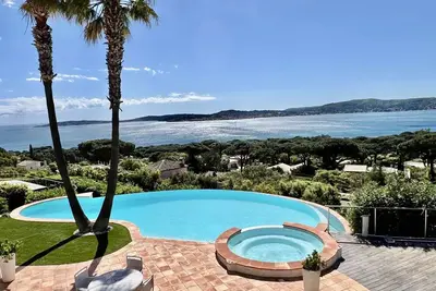 Image de Villa  12 Personnes Avec Vue Sur Mer Et Piscine + Jacuzzi