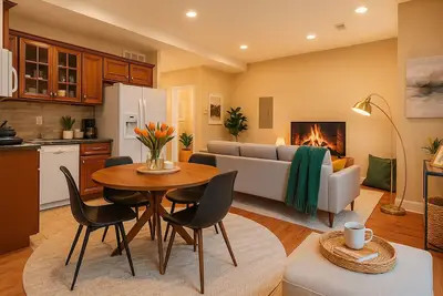 Image de 2 Bd 2 Bd / Parking / 1000 Sq Ft / King Beds / 15' Ceilings