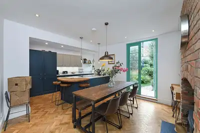 Image de Convenient 3-Bed Near Bingham Station & Town Centre