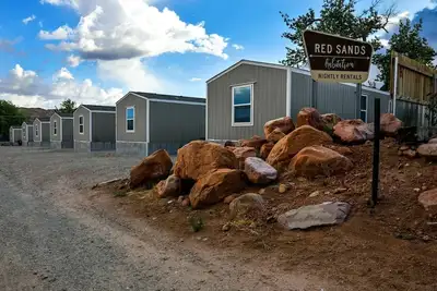 Image de RedSands Habitation #3~Close to Dowtown~Ntl Parks in Utah