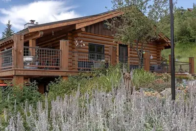Image de Remodeled Cabin with Pool Table and Hot-Tub in Wyoming