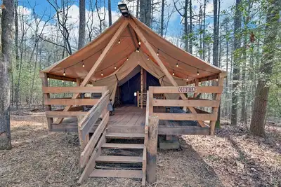 Image de Pet-Friendly Glamping Retreat: Safari Tent Getaway in Suches, Georgia