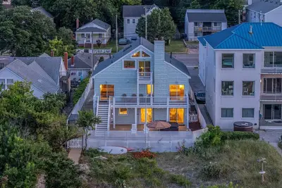 Image de Luxury Beachfront Duplex with Hot Tub & Sauna near Ocean View, Norfolk Va