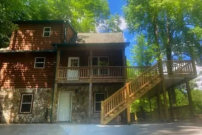 Image de Cabin Rental for Amazing Family Holidays with Private Deck on Lake Nantahala, North Carolina