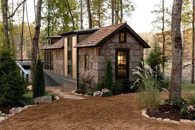 Image de Magical Tiny Cottage with Lovely Outdoor Living in Tennessee