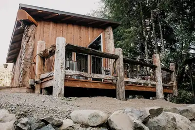 Image de Off-Grid Log Cabin near Olympic National Park, Perfect for a Weekend of Hiking in Temperate Rainforests