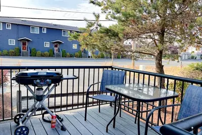 Image de Picturesque Lofted Cottage with Tiny Deck and Bbq Near the Coast in Washington