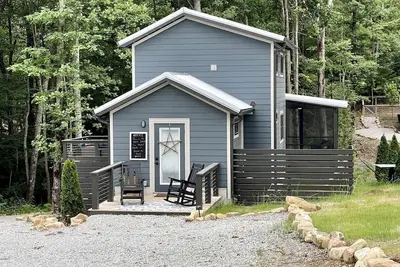 Image de Fantastic Cozy Cottage Nestled Amidst Trees in Tracy City, Tennessee