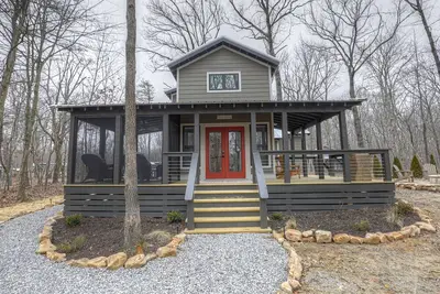 Image de Incredible Cabin with Fire Pit and Great Vistas in Monteagle, Tennessee