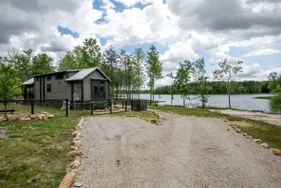 Image de Breathtaking Cottage with Fire Pit in Tracy City, Tennessee