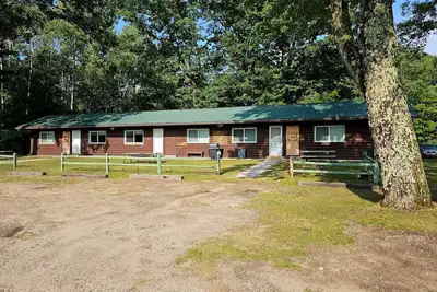 Image de Beautiful Cottage Nestled Amidst Trees in Wellston, Michigan