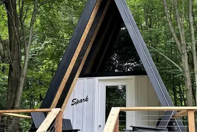 Image de Charming A-Frame Cabin for a Relaxing Glamping Getaway Surrounded by Nature near Canandaigua Lake, New York