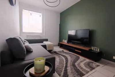 Image de Bright & Cozy 2 bedrooms • Walk Everywhere in Saint-Étienne