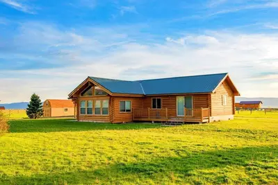 Image de Secluded Mountain-View Cabin with Cross-Country Trails Near Scenic Lakes in Idaho
