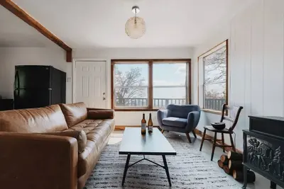 Image de Off-Grid, Rustic, Two Bedroom Cabin Nestled in the Sequoias, Perfect for a Weekend to Disconnect in Nature