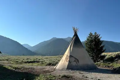 Image de Stunning, Off-Grid Tipi near Sheep Lake and Yellowstone National Park