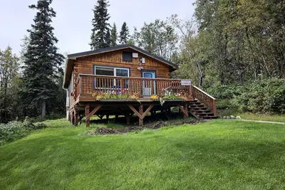 Image de Charming Log Cabin Rental in the Heart of Wrangell-St. Elias National Park and Preserve in Alaska