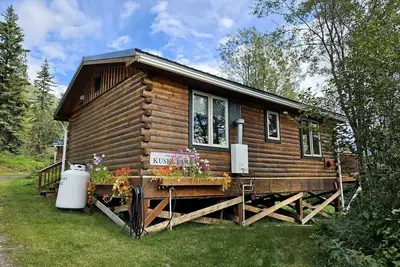 Image de Gorgeous Log Cabin with Incredible Views from the Private Deck in McCarthy, Alaska