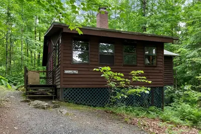 Image de Rustic Cabin in the Woods with Fireplace Ideal for Families near Hanover, New Hampshire