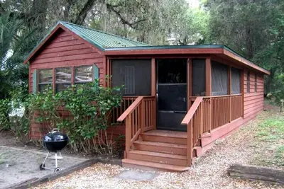 Image de Classic Cabin with Furnished Deck in Inverness, Florida