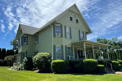 Image de Incredible Cottage with Hot-tub in Penn Yan, New York