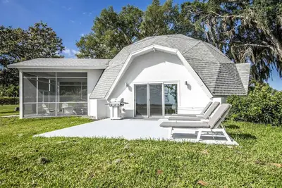 Image de Modern Lakefront Villa with Salt Pool, 2 King Bedrooms & Patio in Clermont, Florida