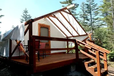 Image de Luxury Camping Tent on Secluded Resort near Seattle, Washington