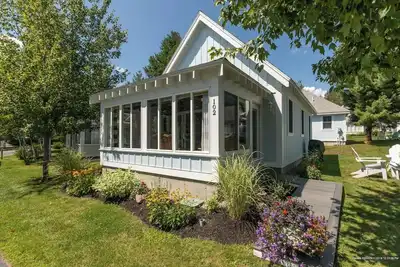 Image de Summer Village fully furnished 2 Br cottage, heated pools, wifi