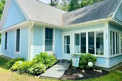 Image de Summer Village fully furnished 2 Br cottage, heated pools, wifi