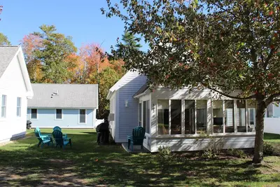 Image de Summer Village fully furnished 2 Br cottage, heated pools, wifi