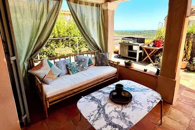 Image de Charme méditerranéen vue mer jardin avec piscine proche centre-ville