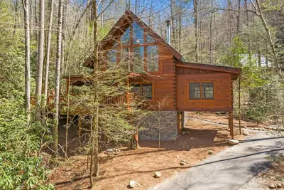 Image de Gorgeous Cabin with Fireplace and Hot-tub in Sevierville, Tennessee