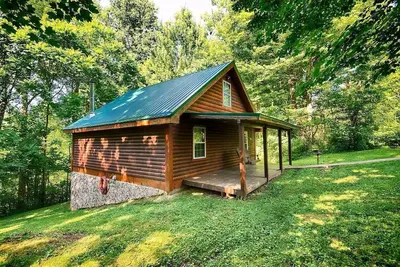 Image de Rustic Cabin with Jacuzzi Surrounded by Nature in Ohio