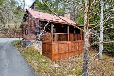 Image de Relaxing Cabin with Hot-tub and Pool Table in Sevierville, Tennessee