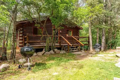 Image de Getaways to Big Lake Minnesota in this Charming Log Cabin for 6