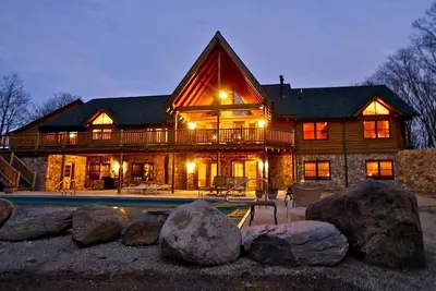 Image de Luxurious Cabin Retreat with Heated Pool and Scenic Creek Views in Wayne Township, In