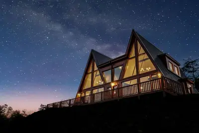 Image de Lakeside Bliss – Spacious 4br A-Frame Retreat in Sevierville, Tn