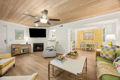 Image de New Listing: 2/2 Blocks from Beach, Near Mayo