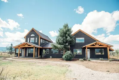 Image de Spacious Unit in a Farmhouse Retreat with Scenic Picture Windows near Skiing & Fishing in Tetonia, Idaho