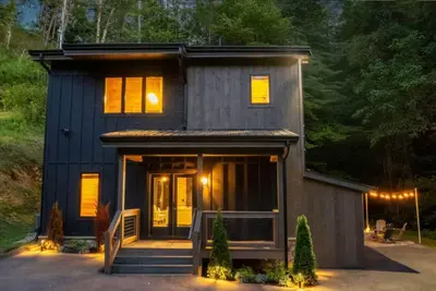 Image de New Luxury-Style Mountain Lodge - Fir Pit!