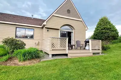 Image de Gorgeous Cabin Rental with Mountain Views Perfect for New Hampshire Glamping