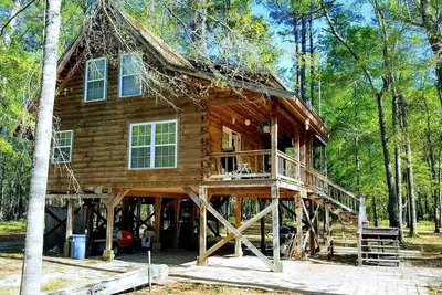 Image de Claxton's Riverfront Family Fun: Cabin Adventures Await