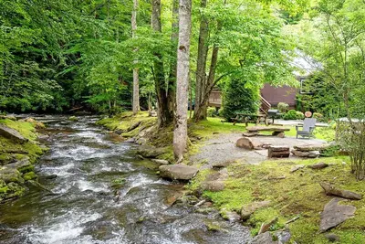 Image de Stunning Yurt with Magnificent Creek Views in Topton, North Carolina