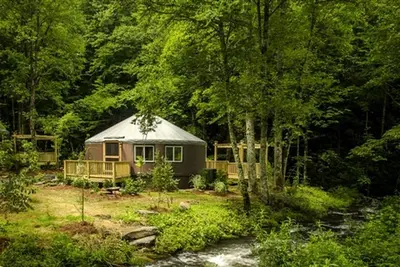 Image de Creekside Secluded Yurt with Jacuzzi in Topton, North Carolina