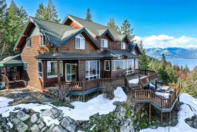 Image de Majestic Summit Retreat: Family Vacation Rental Overlooking Lake Pend Oreille
